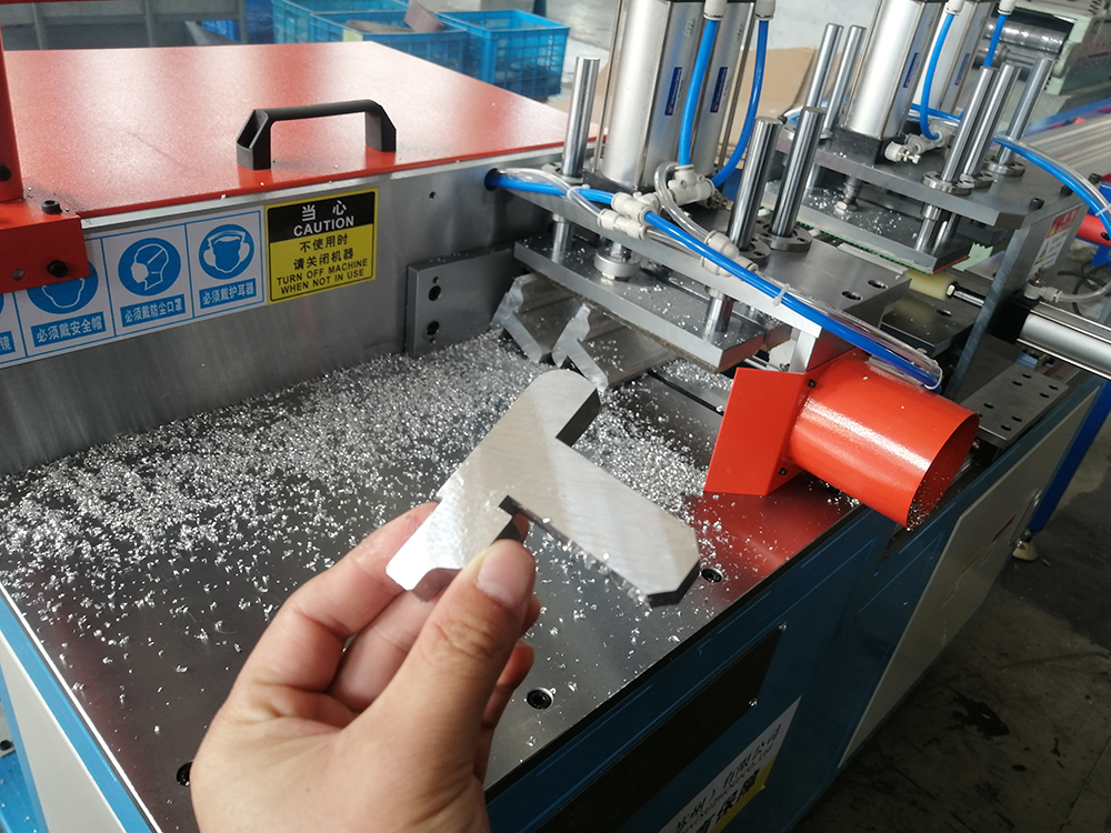 小型型材切割機SDY-Q350滿足小尺寸材料精密切割需求 小型型材切割機SDY-Q350滿足小尺寸材料精密切割需求